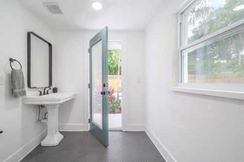 1220 Clifton St, Tampa FL  33604-6810 exterior