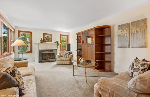 5800 Kenneth Ave, Chicago IL  60646-5910 exterior