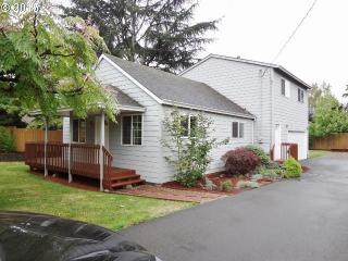 10229 37th Ave, Portland, OR 97219-6138