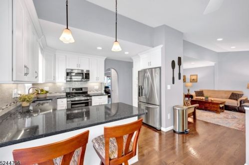 14 Forest Dale Dr, Morristown, NJ 07960-6788