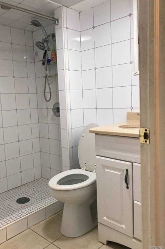 63 Birchwood Dr, Valley Stream NY 11580-1909 exterior