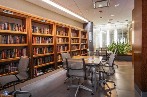 400 Randolph St, Chicago IL  60601-7313 exterior