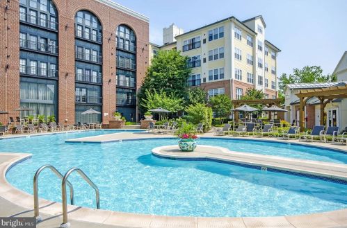 5720 Callcott Way, Alexandria VA 22312-4119 exterior