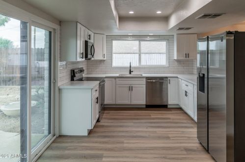 1214 Desert Cove Ave, Phoenix AZ  85020-1108 exterior