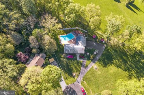 19700 Meredith Dr, Rockville, MD 20855-2402