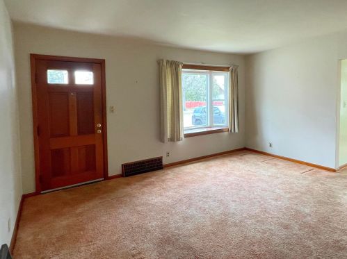 5645 37th St, Milwaukee, WI 53209-4013