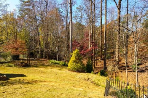 5666 Long Island Dr, Atlanta GA  30327-4842 exterior