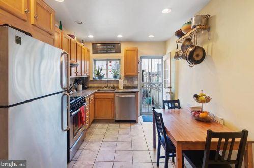 205 Carpenter St, Philadelphia PA 19146-2516 exterior