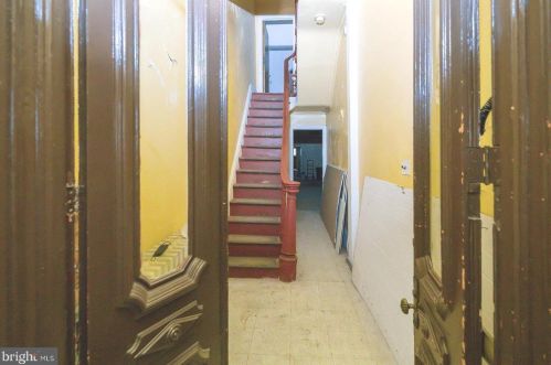 1637 Girard Ave, Philadelphia PA 19130-1514 exterior