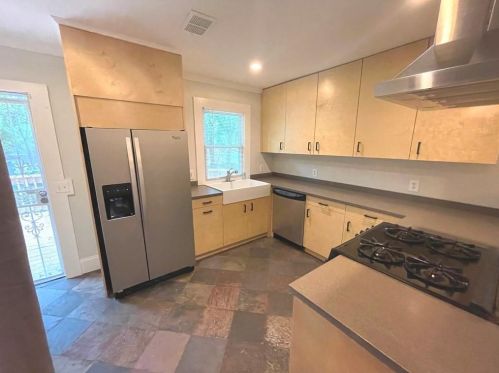 2035 Meador Ave, Atlanta, GA 30315-6616