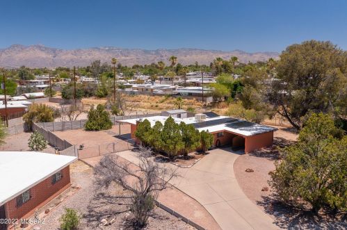 8105 Beverly St, Tucson AZ 85710-5929 exterior