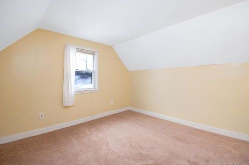 18 Grv St, Enfield CT 06082-4755 exterior