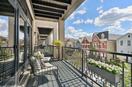 1360 Walton St, Chicago IL  60642-5340 exterior