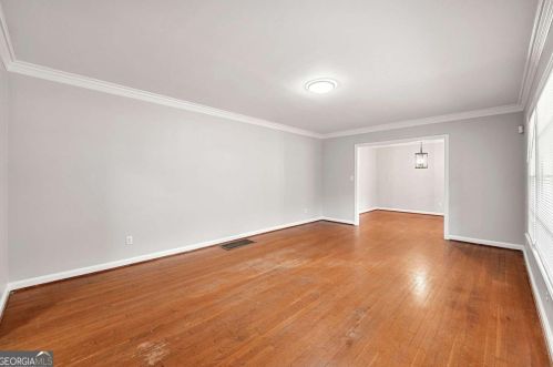 5820 Greenbrier Rd, Atlanta GA 30328-5215 exterior