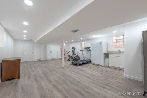 544 33rd St, Chicago IL 60608-6360 exterior