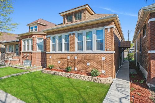 2102 71st St, Chicago IL  60649-2104 exterior