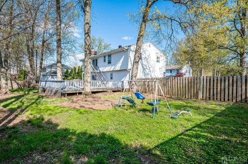 25 Schubert Ave, Edison NJ 08820-1937 exterior