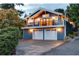 8424 Tillicum Rd, Seattle, WA 98136-2417