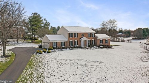 19840 Meredith Dr, Rockville MD 20855-2426 exterior