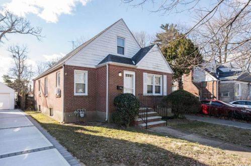 68 Euclid St, Valley Stream NY  11580-4111 exterior