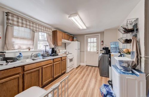 15 Grove St, Middletown NY 10940-4806 exterior