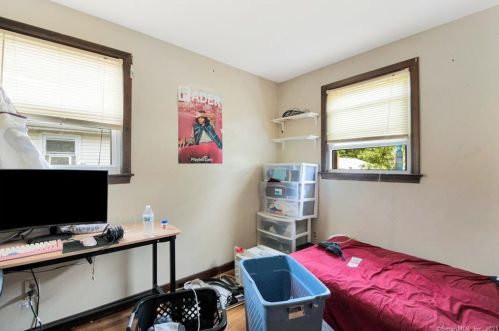 23 Horace St, Manchester CT 06040-6423 exterior