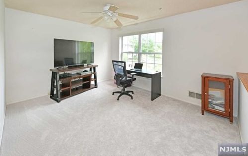 1037 Cambridge Ct, Mahwah NJ 07430-3249 exterior