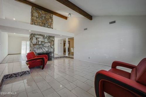 4225 Country Gables Dr, Phoenix AZ  85053-4561 exterior