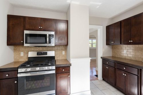 818 Dickinson St, Grand Rapids MI 49507-2042 exterior