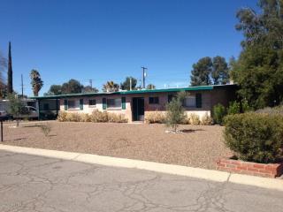 6941 1st St, Tucson, AZ 85710-1221