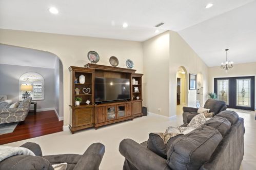 1292 Bent Pine Cv, Fort Pierce FL 34986-2102 exterior