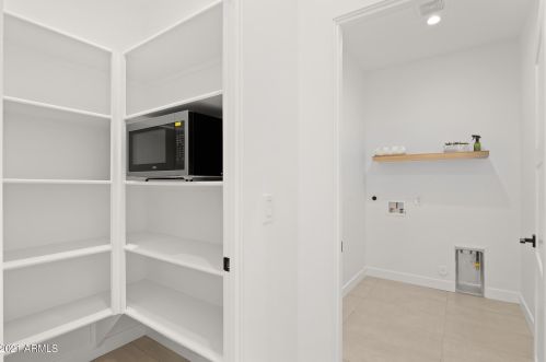 1038 Clarendon Ave, Phoenix AZ 85033-4119 exterior