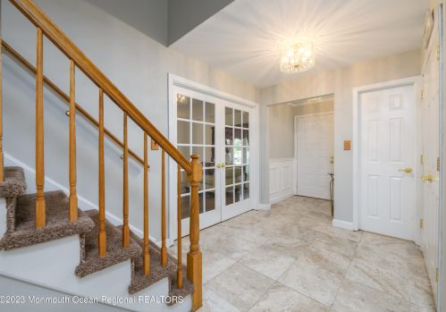 10 Buckingham Ct, Hazlet, NJ 07730-2459