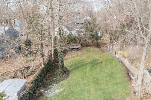 31 Oak Crst Dr, Huntington Station NY 11746-3920 exterior