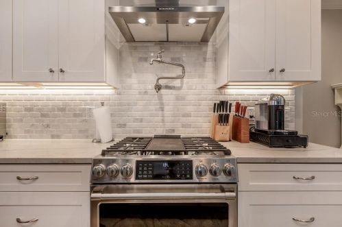 305 Hanna Ave, Tampa FL  33604-6633 exterior