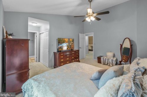 24 Revere Ct, Trenton NJ  08628-3610 exterior