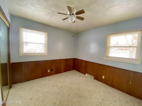 5454 Londonderry Dr, Grand Rapids MI 49508-6325 exterior