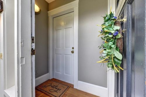 25 Laurel Ave, Providence, RI 02906-3328