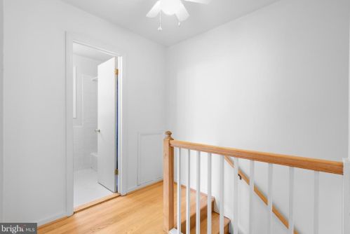 6934 Westhampton Dr, Alexandria VA 22307-1528 exterior