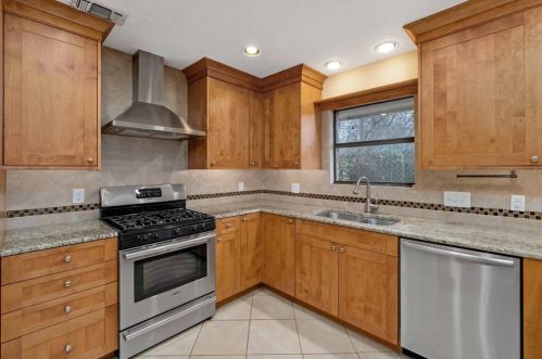 8205 Alabama Dr, Austin TX 78745-7613 exterior