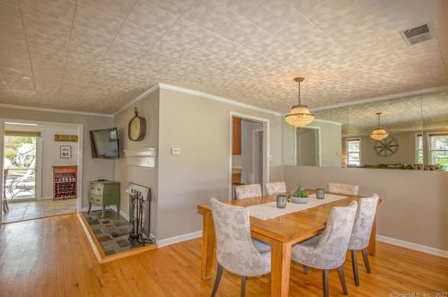 147 Cottage Rd, Enfield CT 06082-2209 exterior