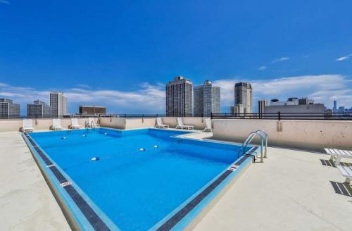 2754 Hampden Ct, Chicago IL 36200-1612 exterior