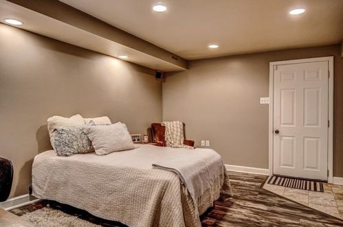 250 Cascade Rd, Pittsburgh PA 15221-4464 exterior