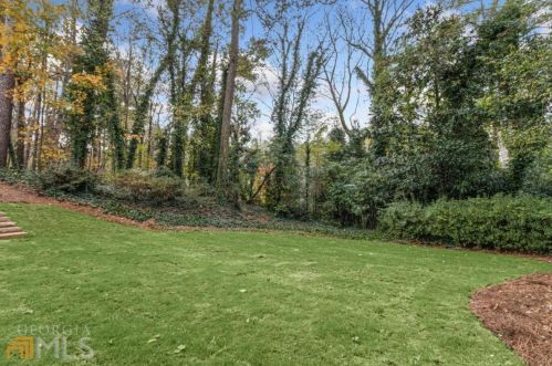 6160 Heards Creek Dr, Atlanta GA  30328-3635 exterior