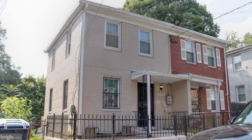 226 56th St, Washington, DC 20019-6743