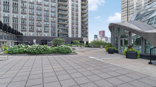 400 Randolph St, Chicago IL 60601-7313 exterior