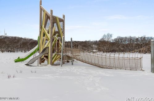 222 Valley Ave, Grand Rapids MI 49504-5469 exterior