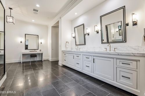 5431 Exeter Blvd, Phoenix AZ 85018-3227 exterior