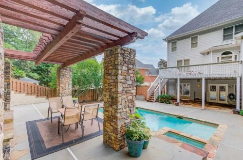 4012 Leprechan Way, Duluth GA 30097-8151 exterior