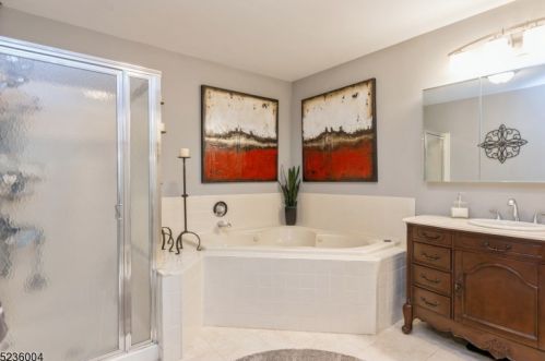 2801 Packer Ct, Bridgewater NJ 08807-7017 exterior